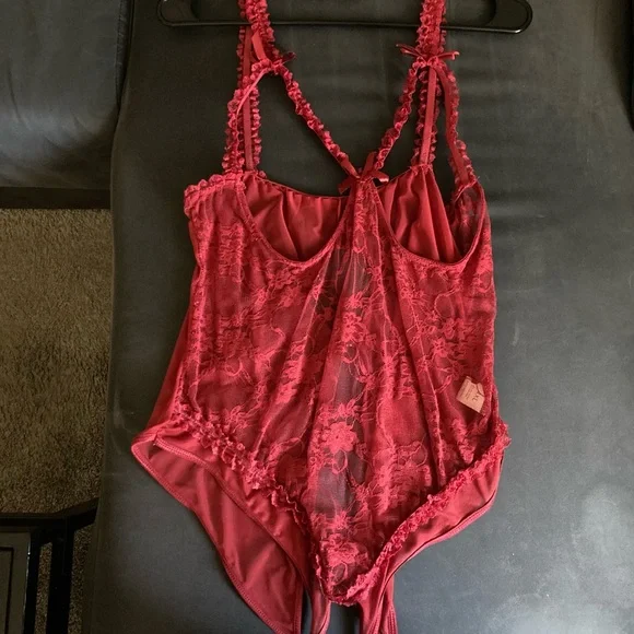 Red Lace Long Sleeve Lingerie Robe and Bodysuit Set - Picture 3 of 5